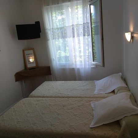 Le Monopole Hotel Реймс Екстериор снимка